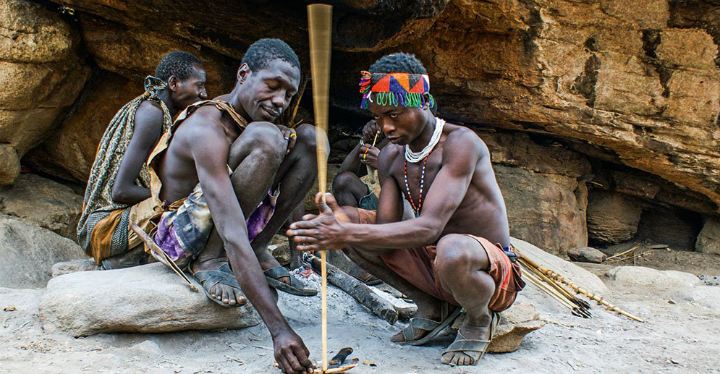 Männer des Hadzabe-Stamms aus Tansania - Iwanowskis Afrika-Blog